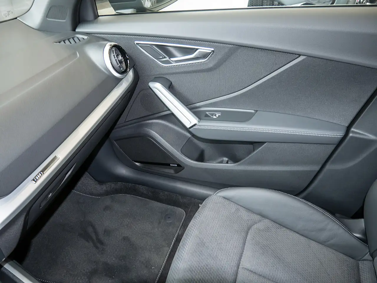 Audi Q2 15