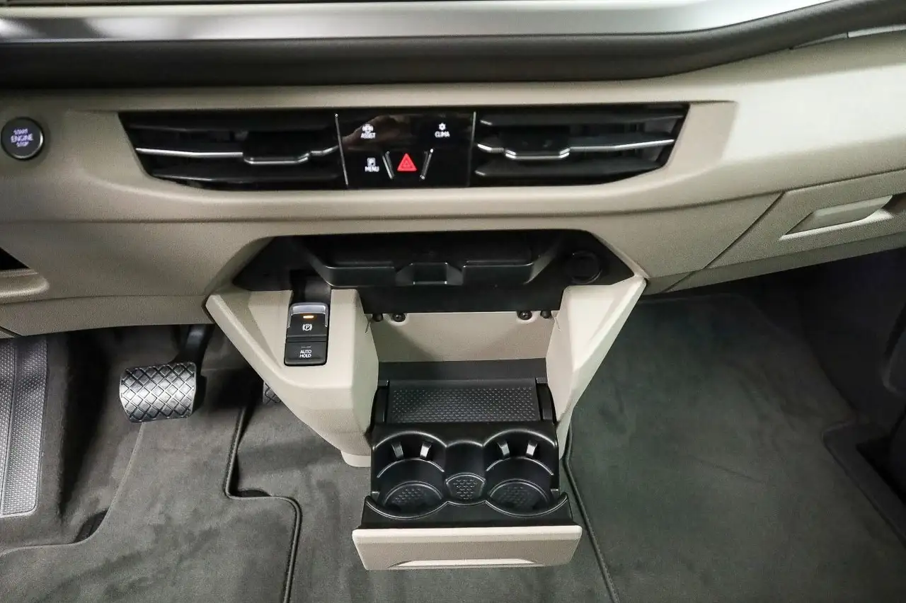 Volkswagen T7 Multivan 14