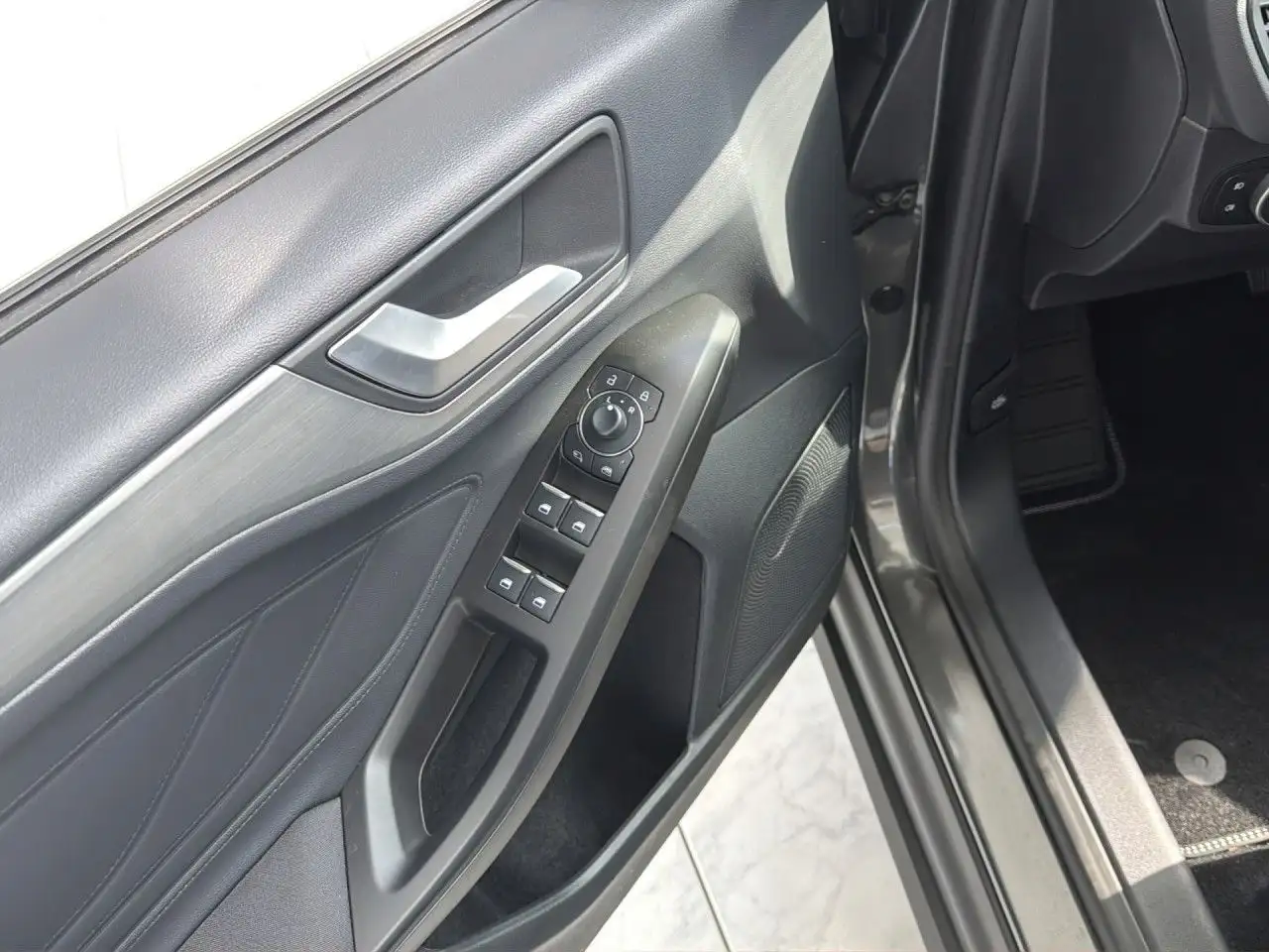 Ford Focus 10