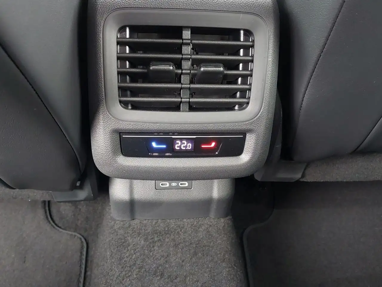 Volkswagen T-Roc 13