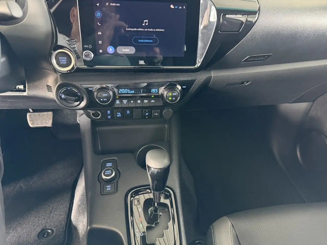 Toyota Hilux 16