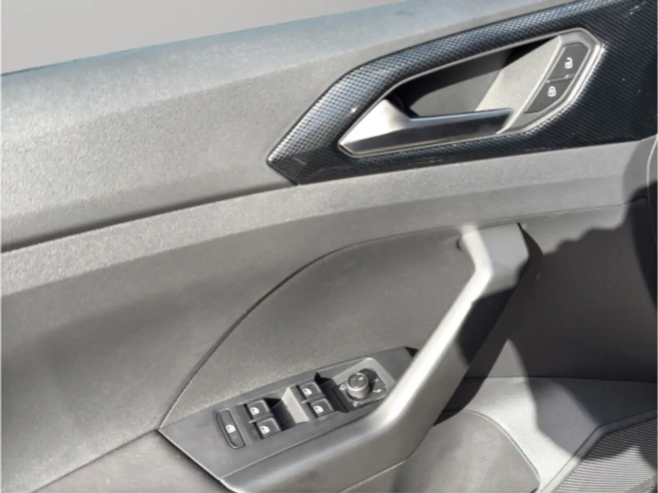 Volkswagen T-Cross 13
