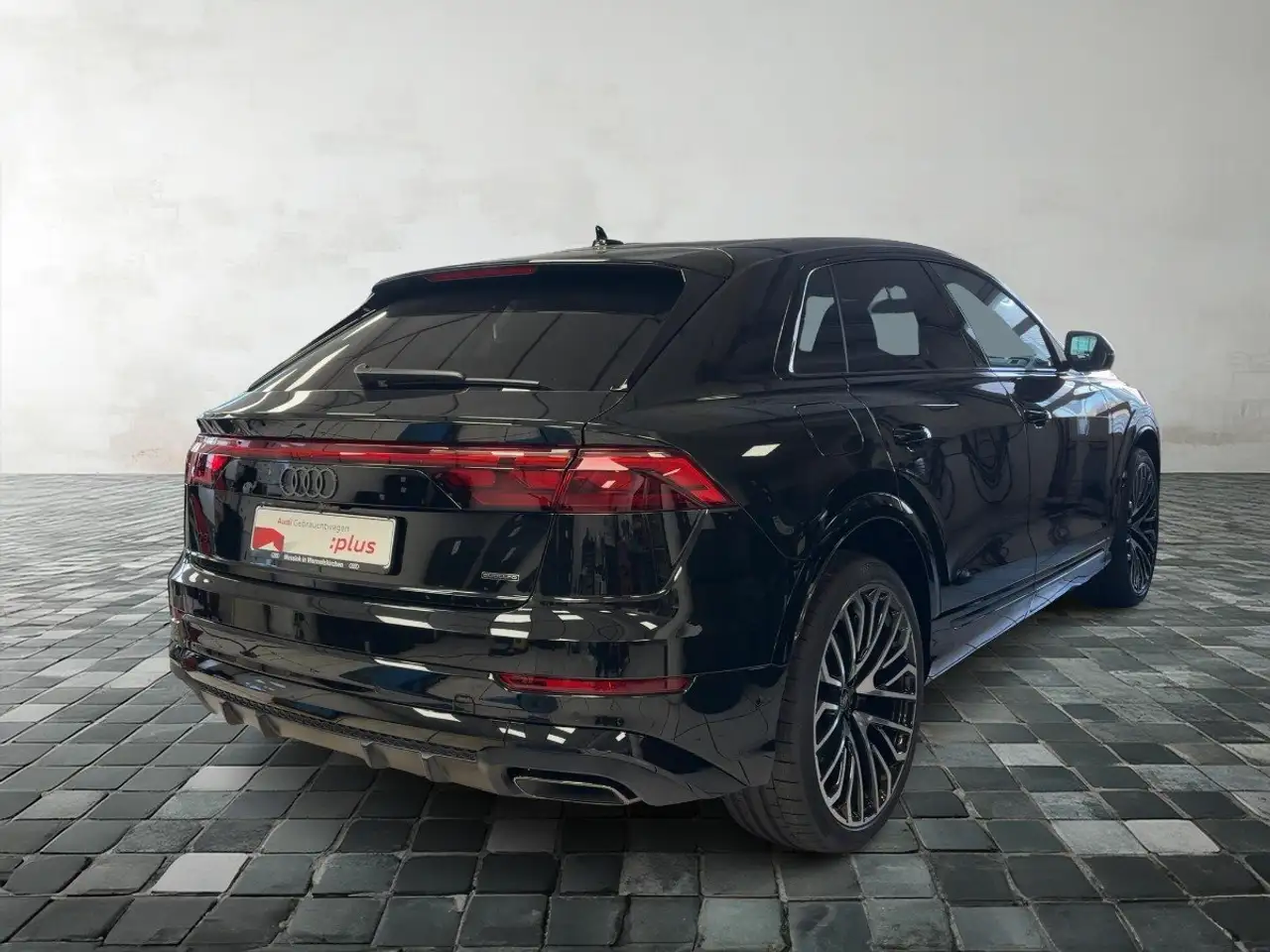 Audi Q8 4
