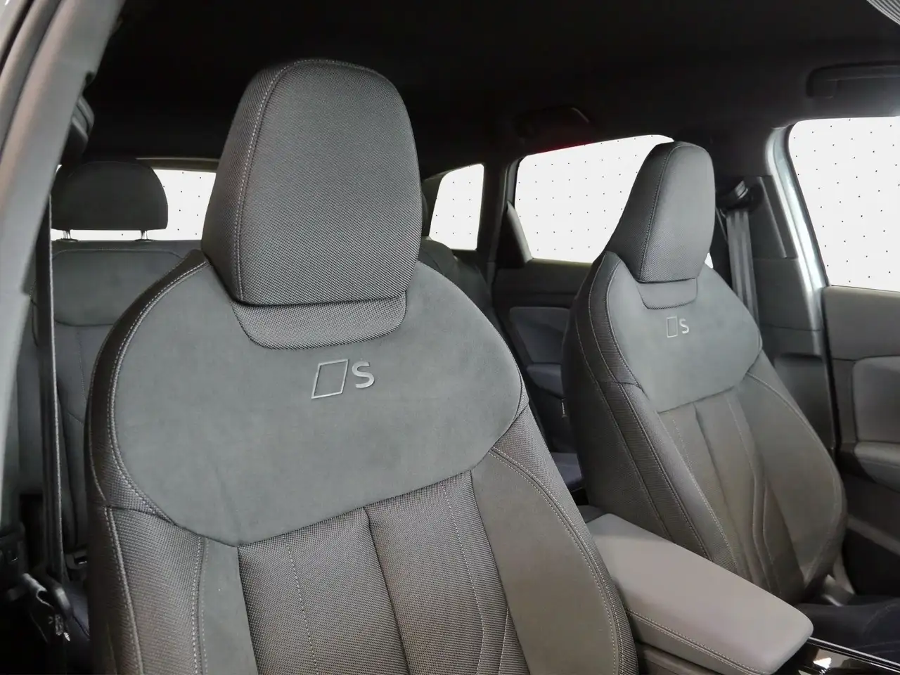 Audi Q3 10