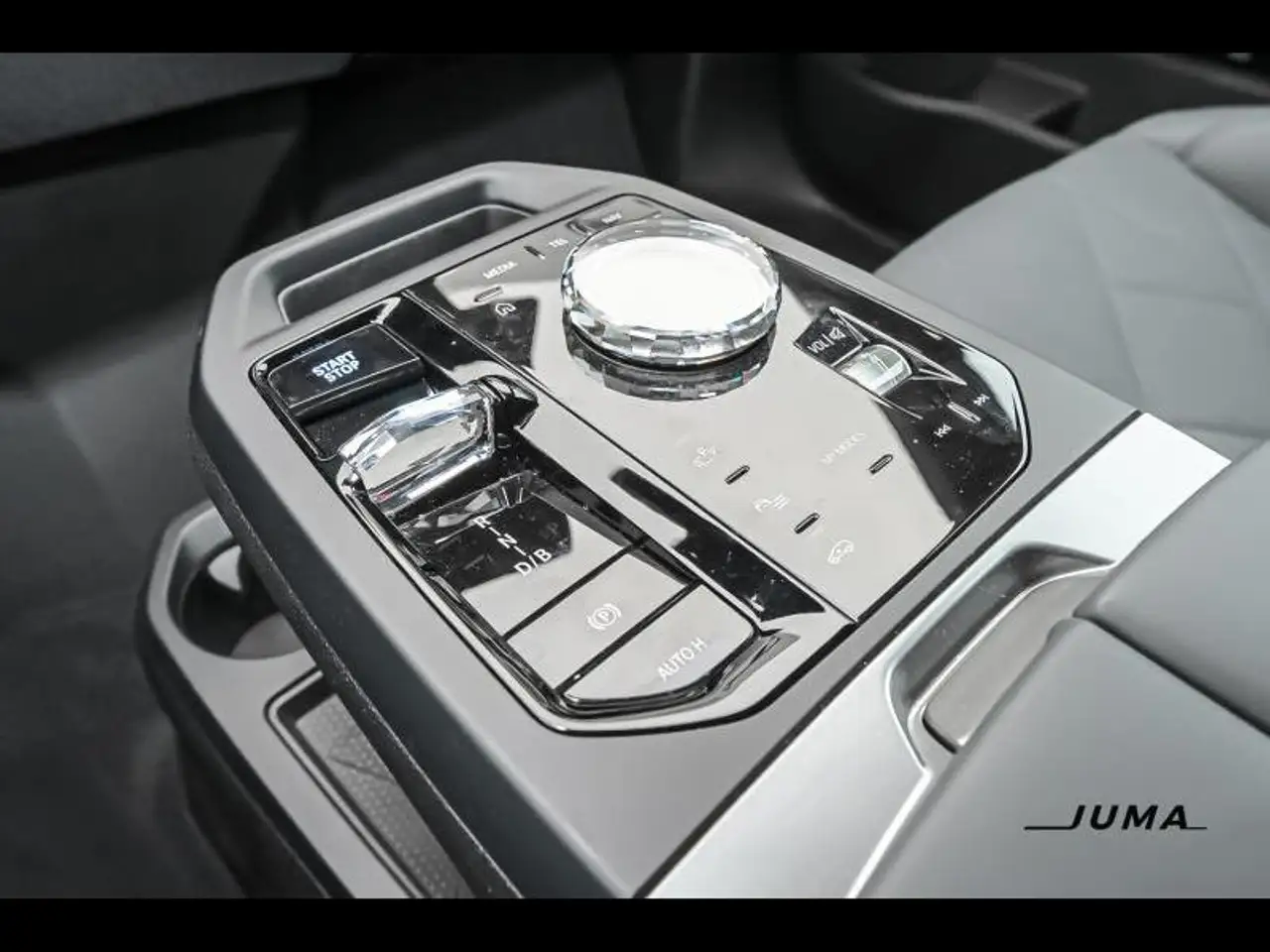 BMW iX 11