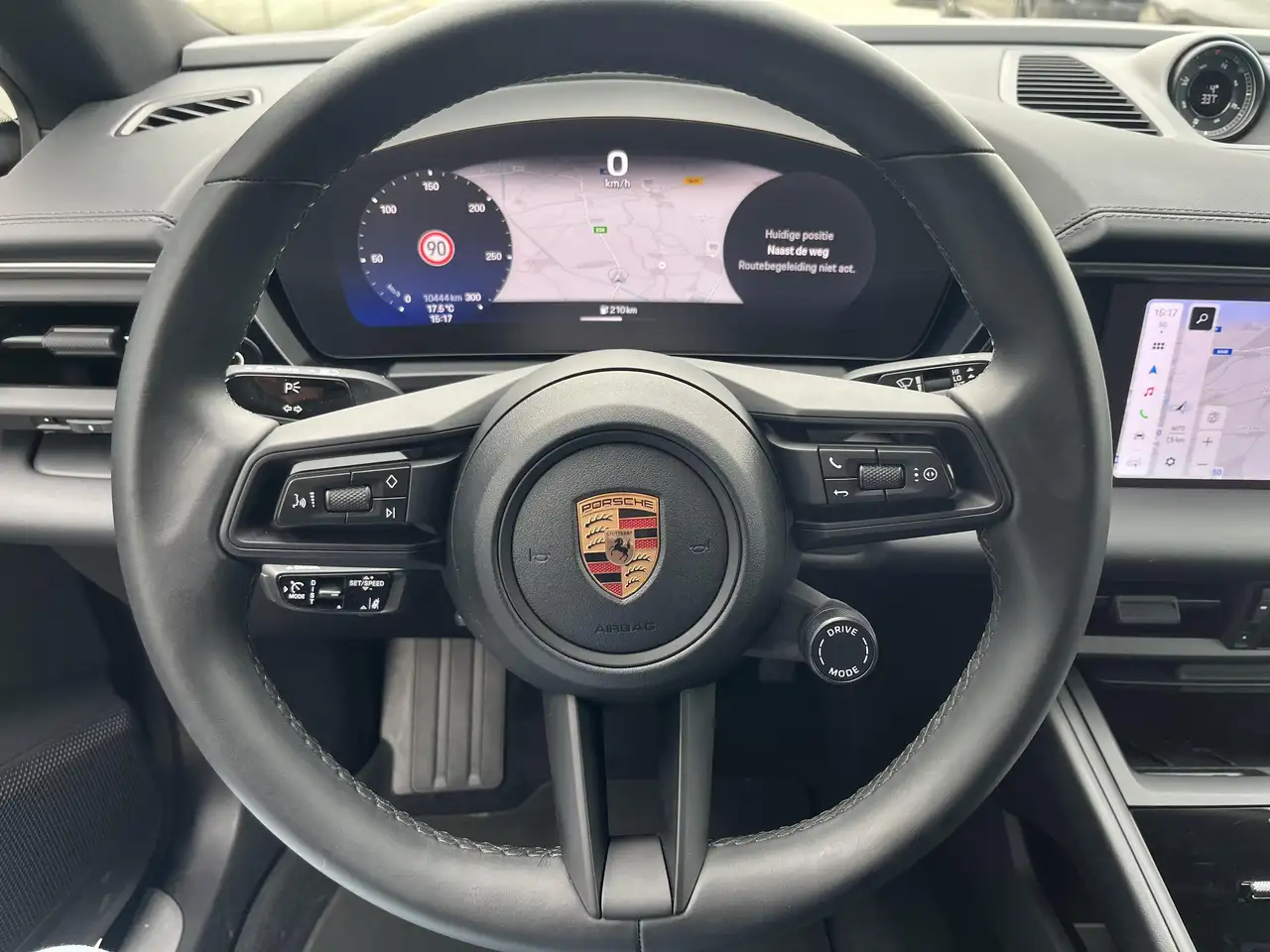 Porsche Macan 4 11