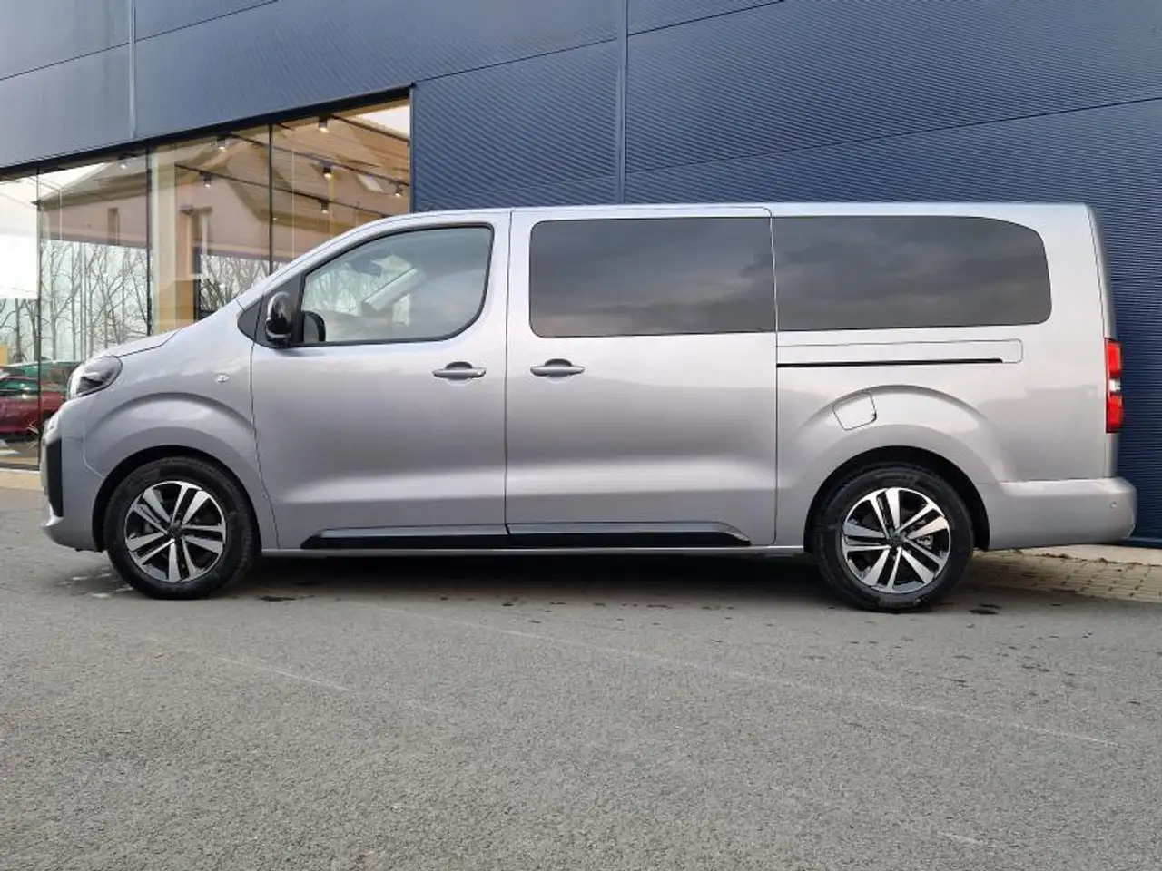 Peugeot Traveller 9 2