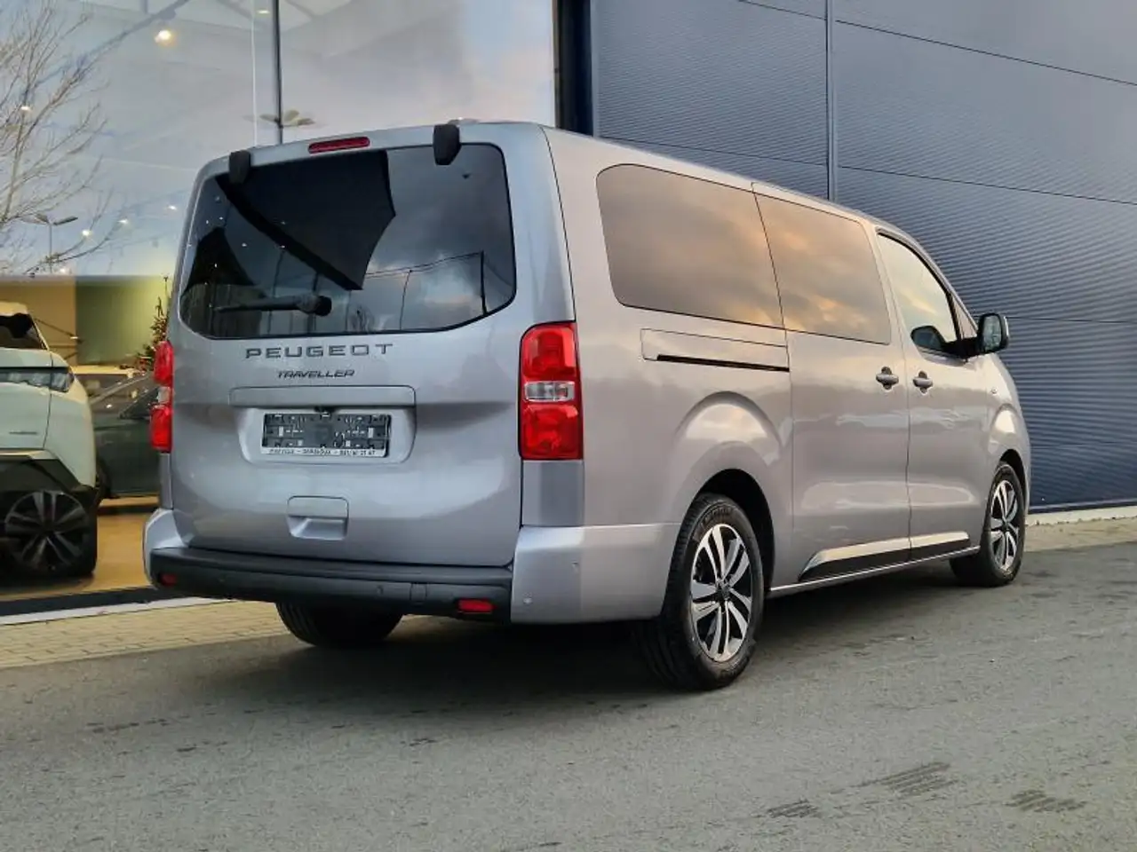 Peugeot Traveller 9 4