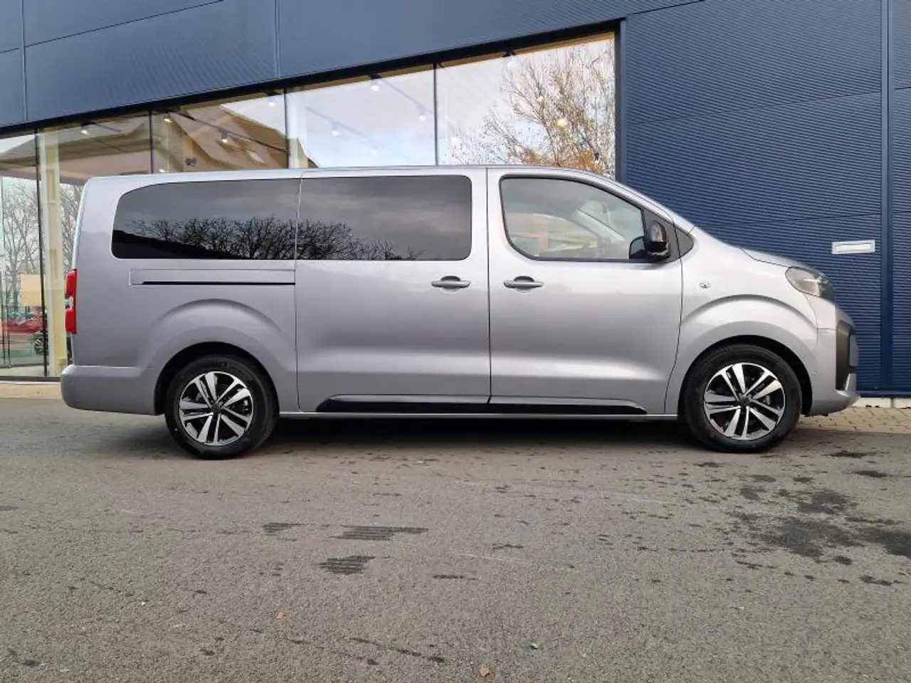 Peugeot Traveller 9 5