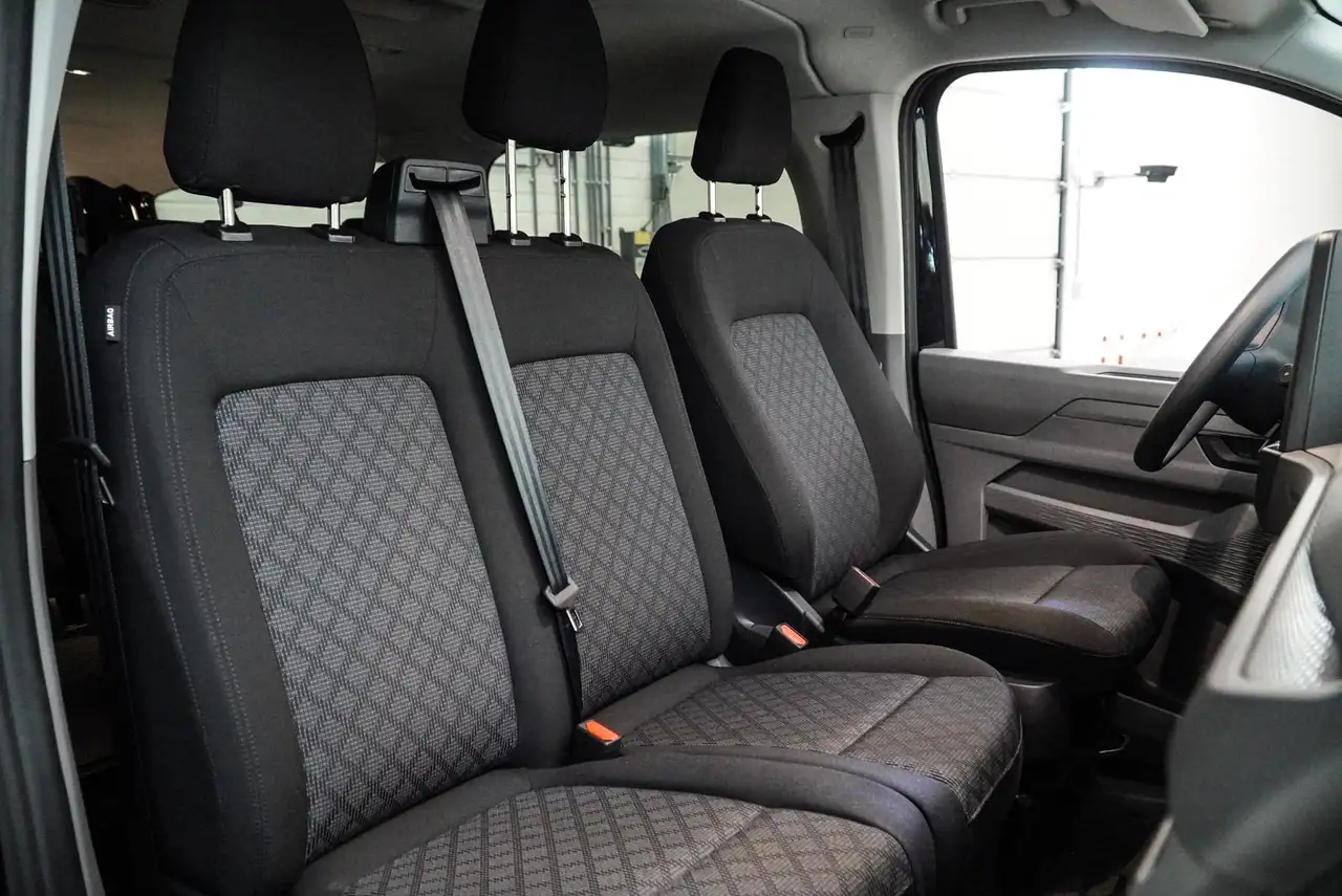 Volkswagen T7 Kombi 8