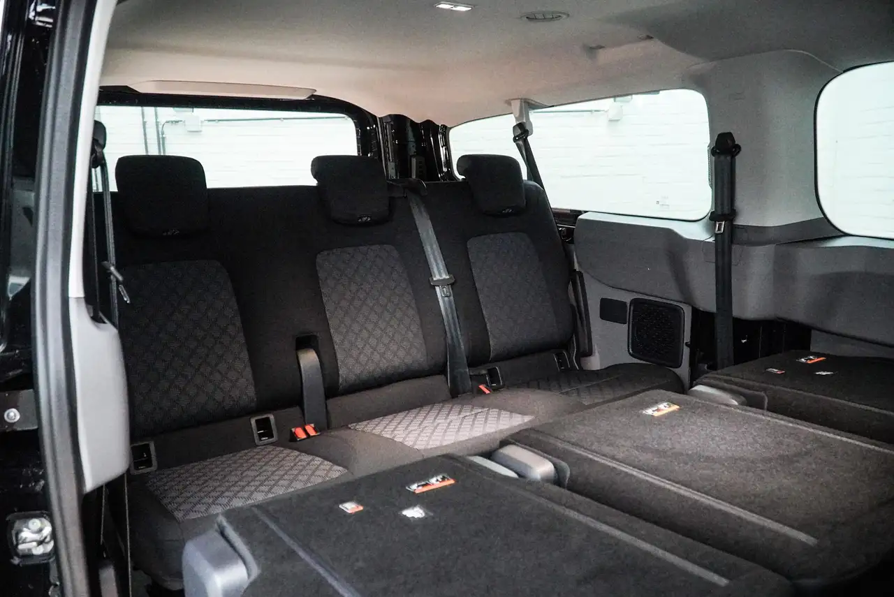 Volkswagen T7 Kombi 10