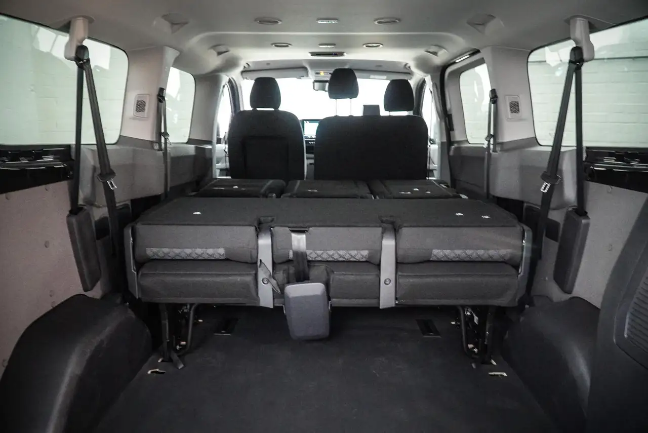 Volkswagen T7 Kombi 12