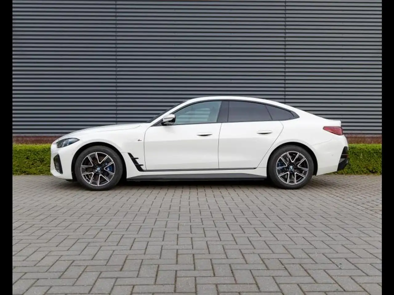 BMW i4 3