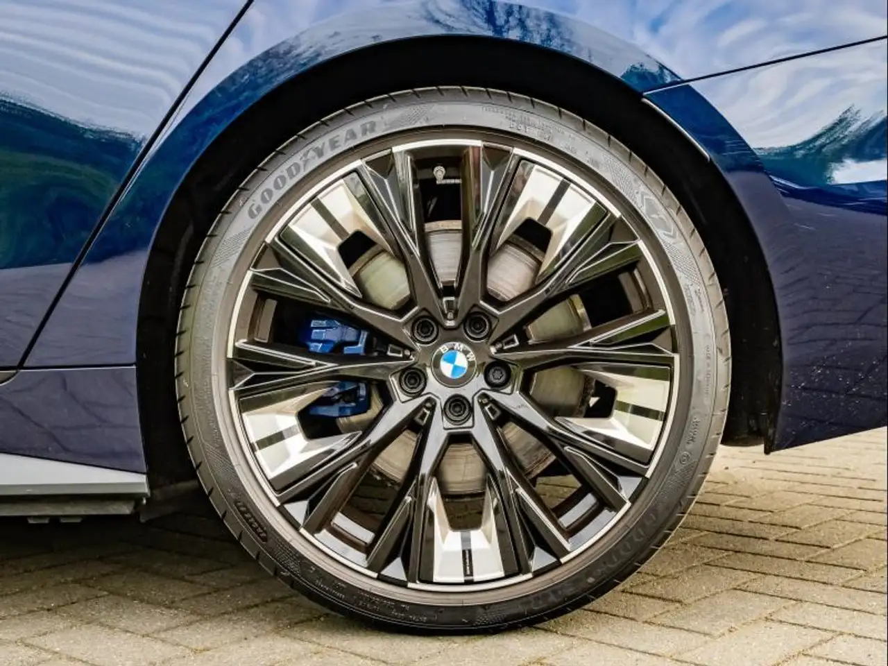 BMW i4 8