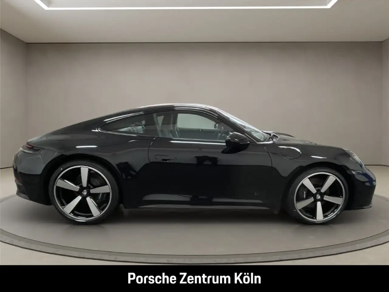 Porsche 992 911 6