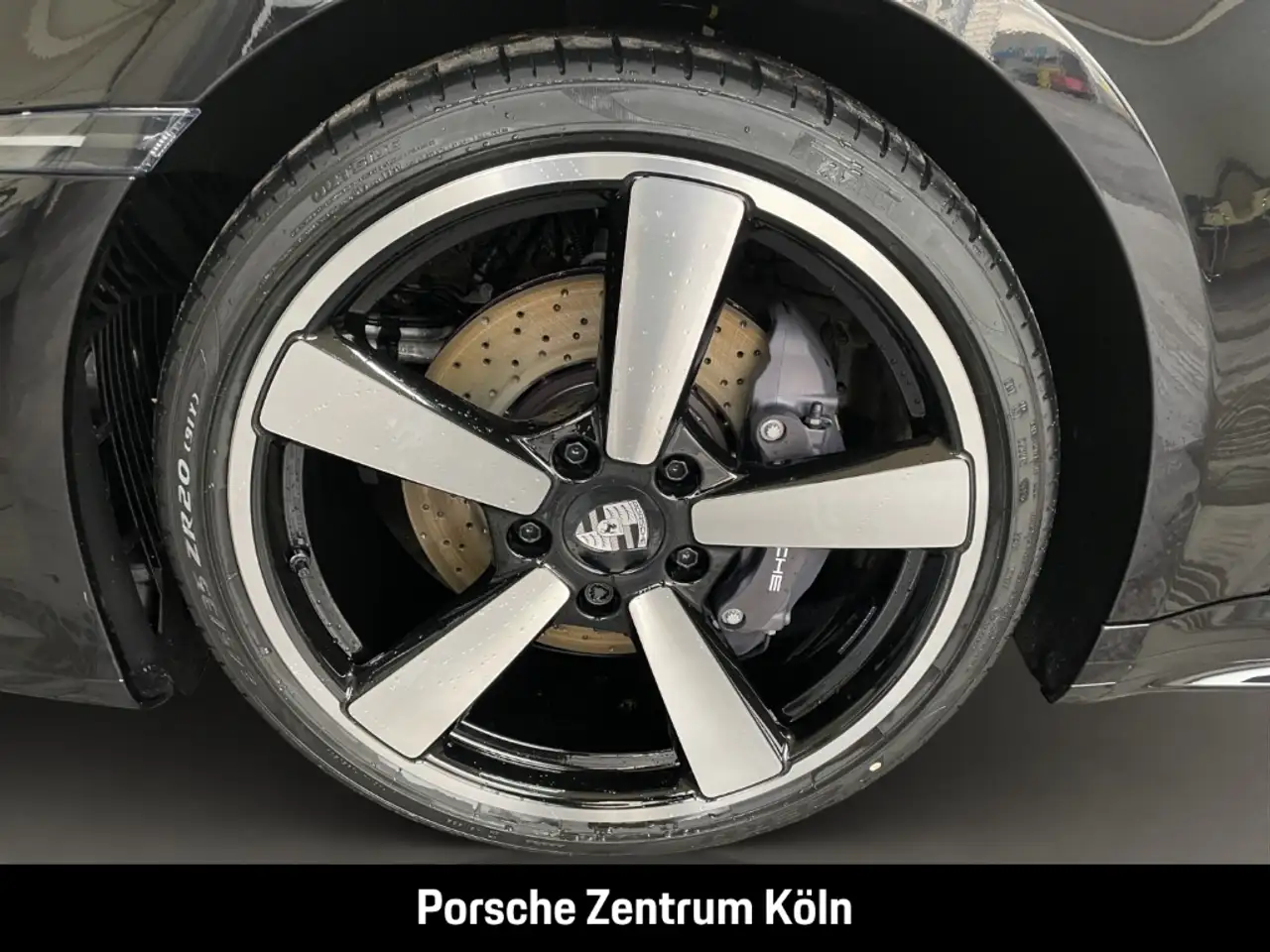 Porsche 992 911 12