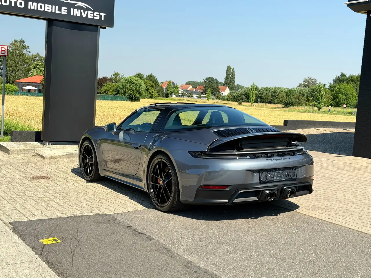 Porsche 992 8