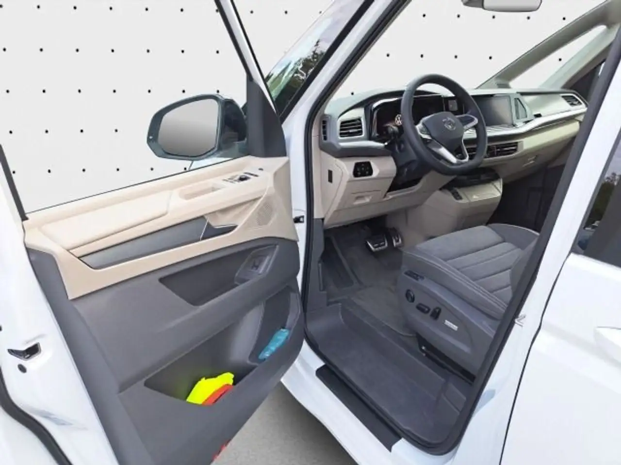 Volkswagen T7 Multivan 13