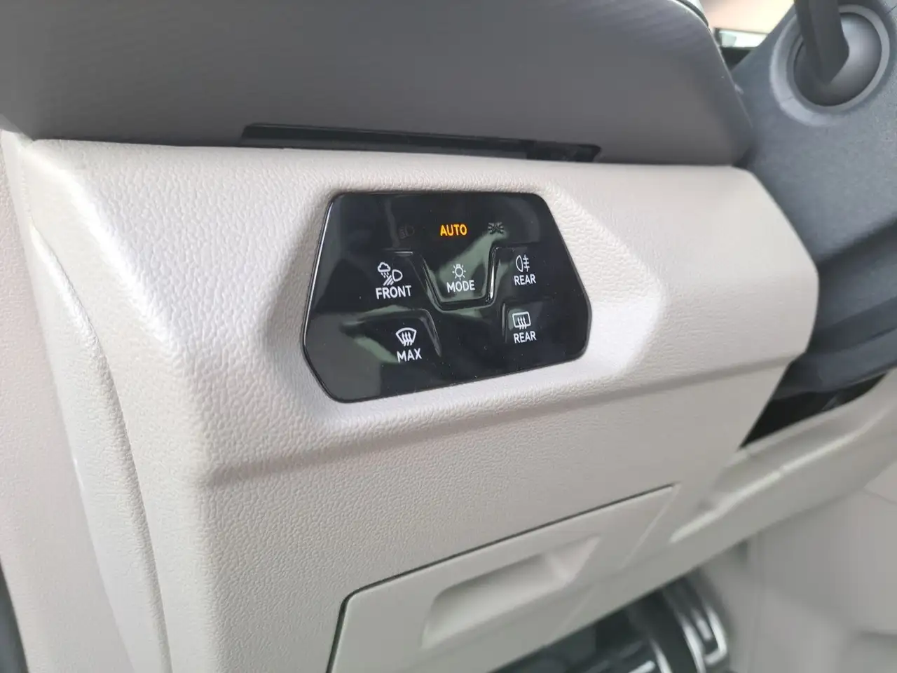 Volkswagen T7 Multivan 14