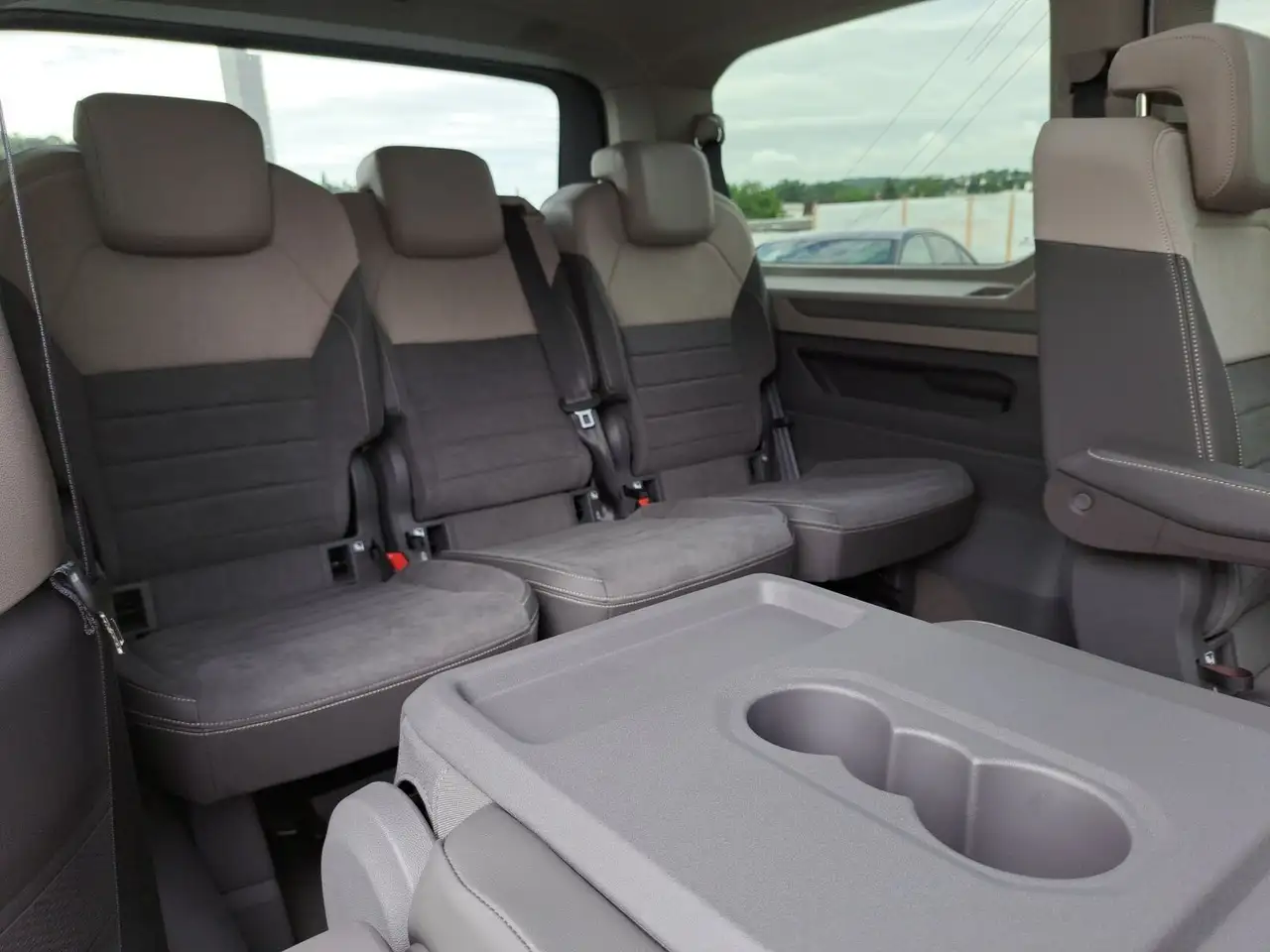 Volkswagen T7 Multivan 16