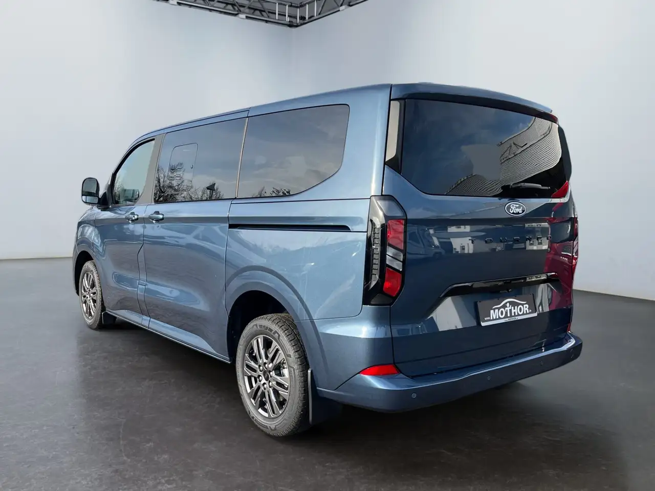 Ford Tourneo 4