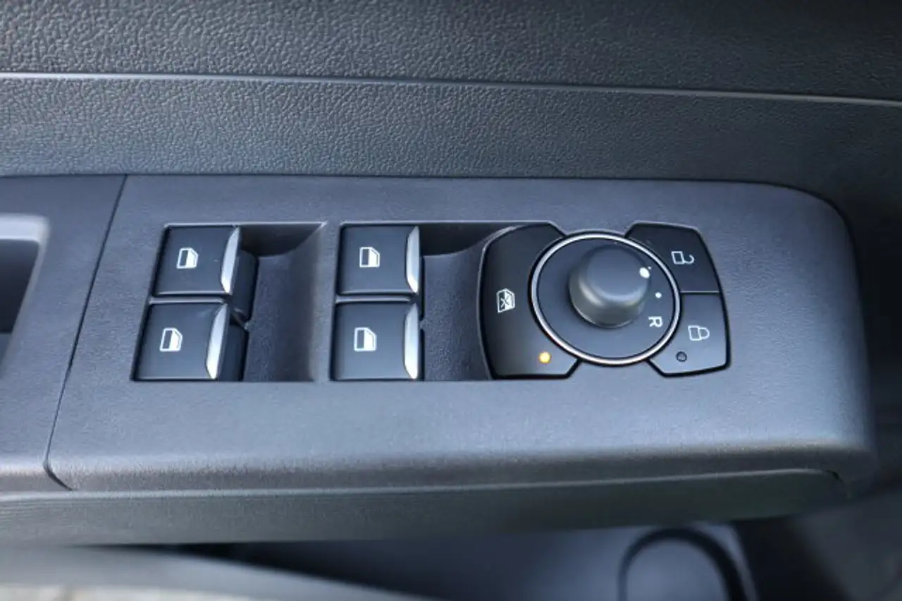 Ford Tourneo 9