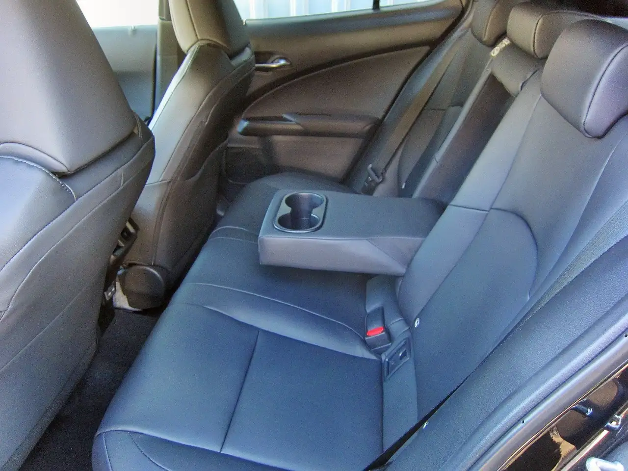 Lexus UX 6