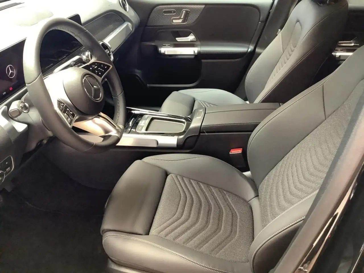Mercedes-Benz GLB 220 8