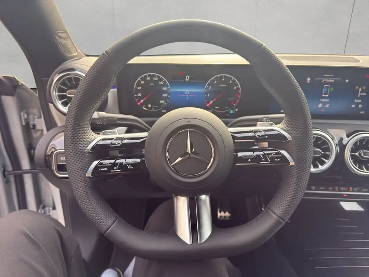 Mercedes-Benz CLA 180 11