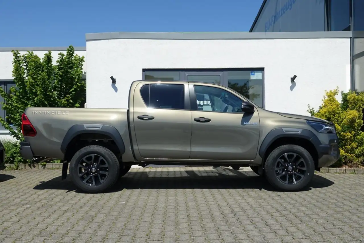 Toyota Hilux 2
