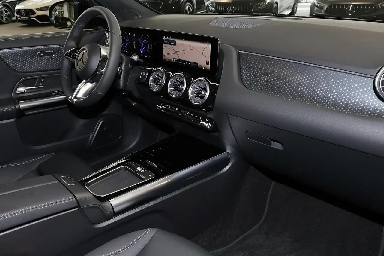 Mercedes-Benz EQA 250 7