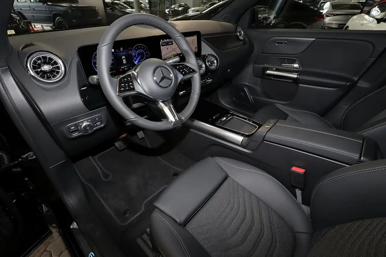 Mercedes-Benz EQA 250 8
