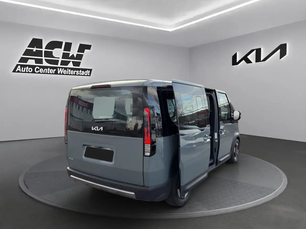 Kia PV5 4