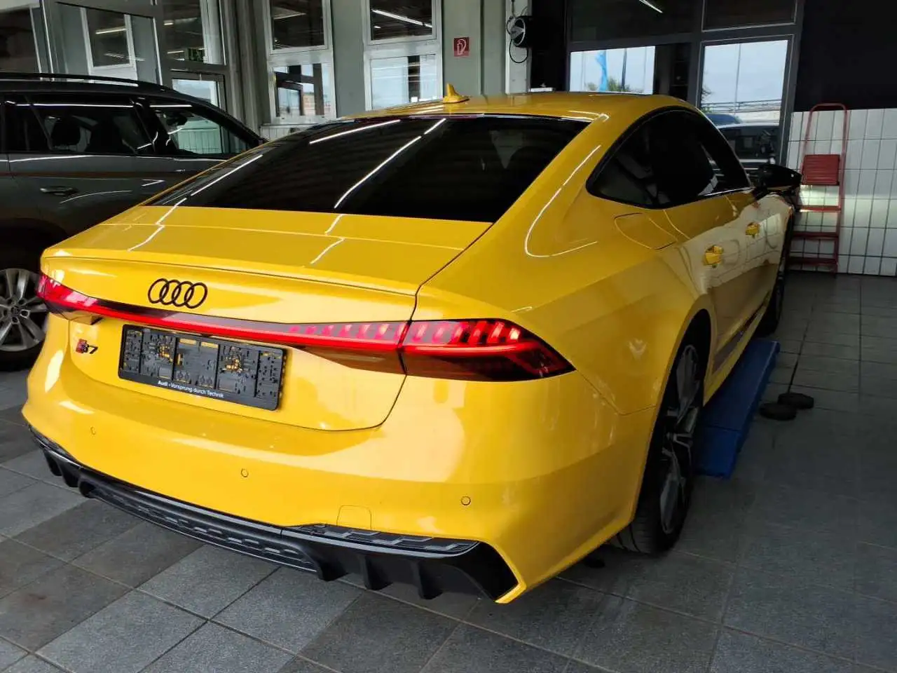 Audi S7 4