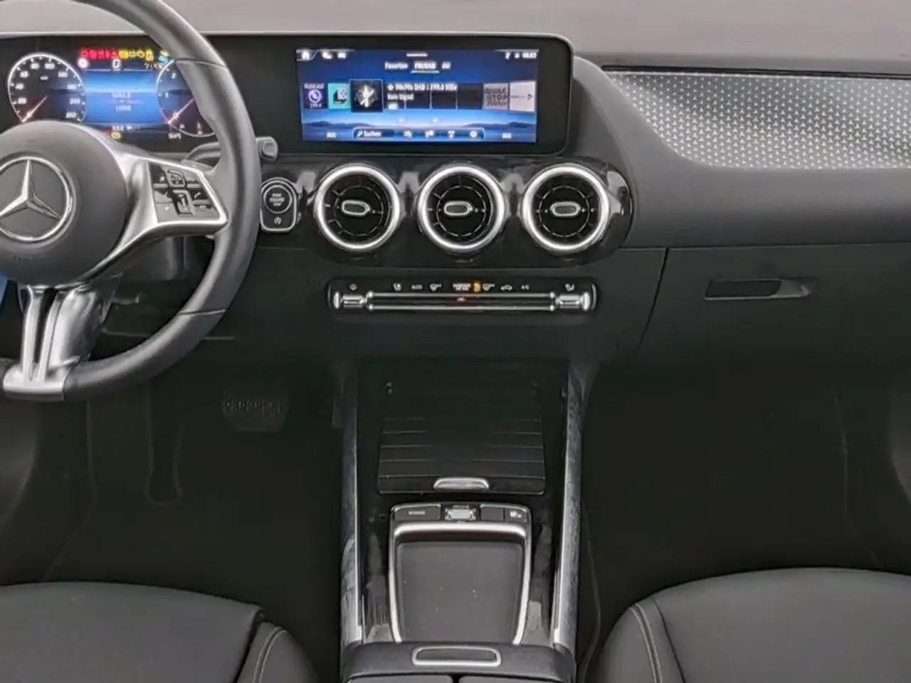 Mercedes-Benz GLA 200 7