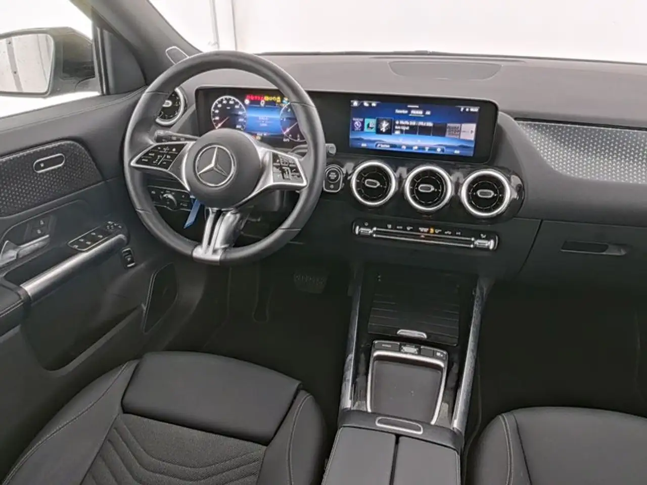 Mercedes-Benz GLA 200 8