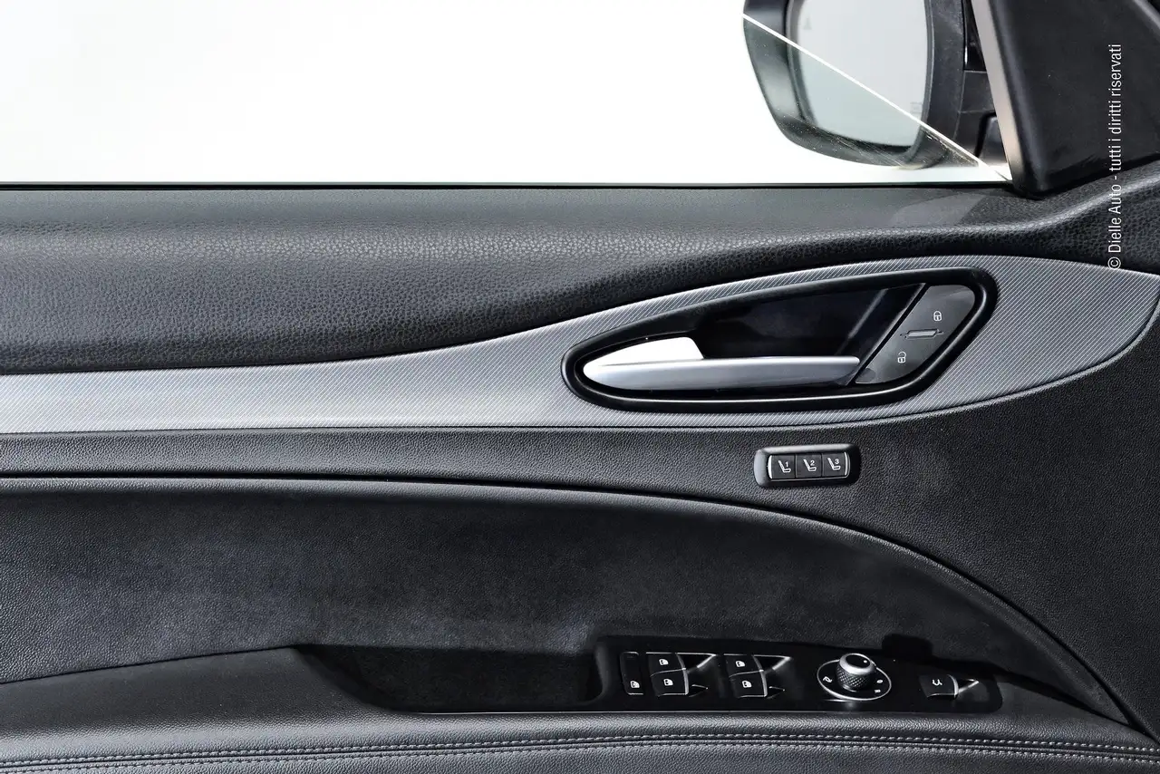 Alfa Romeo Stelvio 7