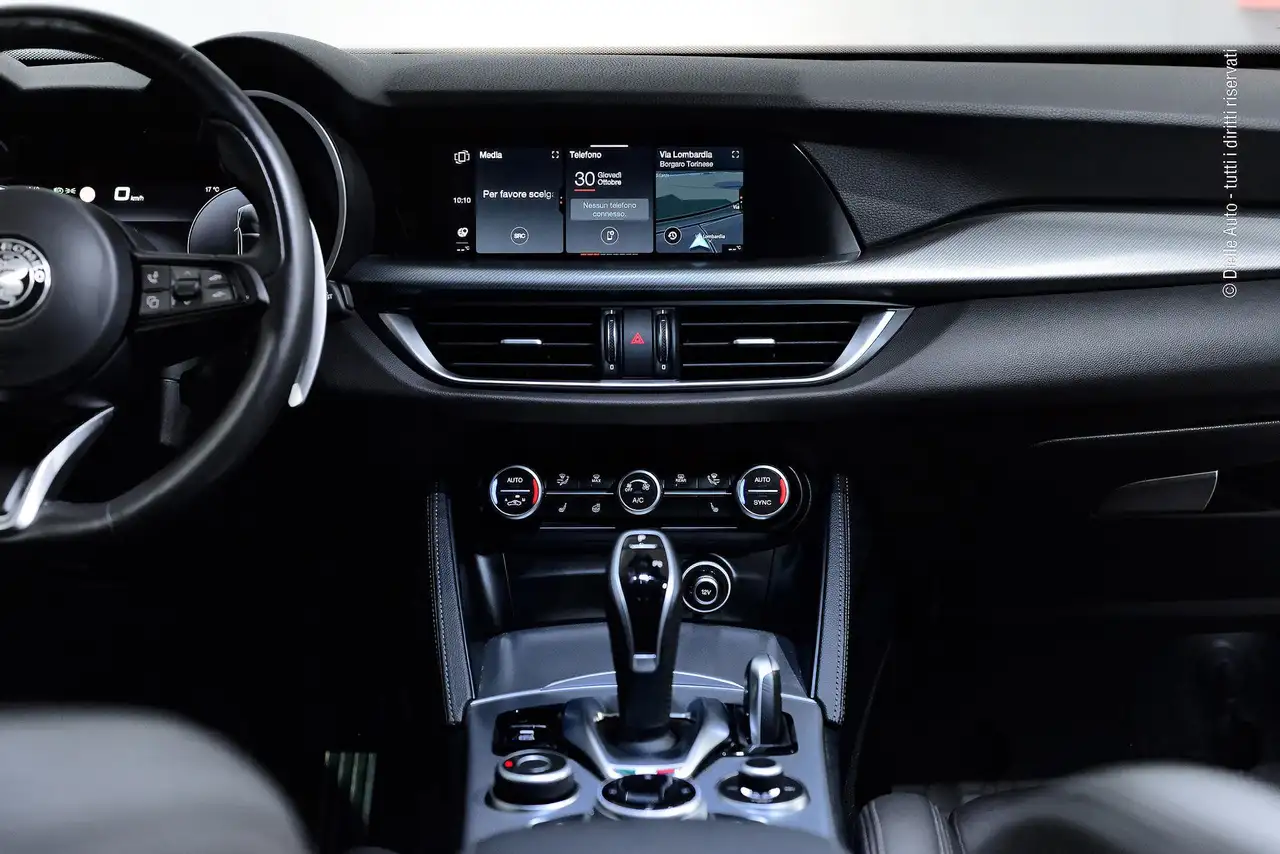 Alfa Romeo Stelvio 12
