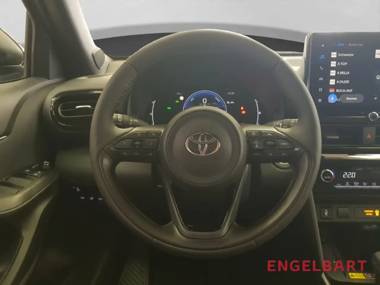 Toyota Yaris 8
