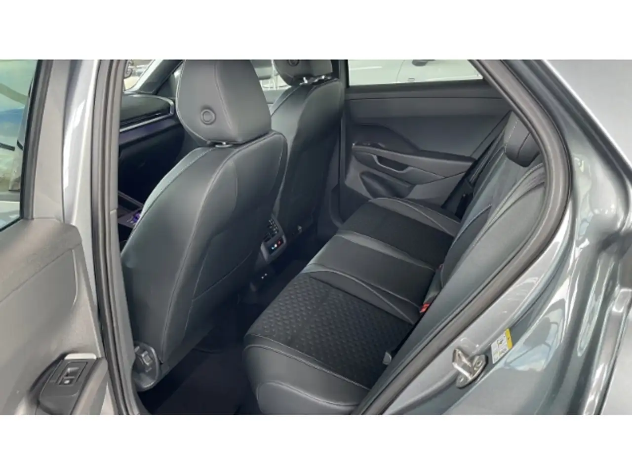Volkswagen T-Roc 13