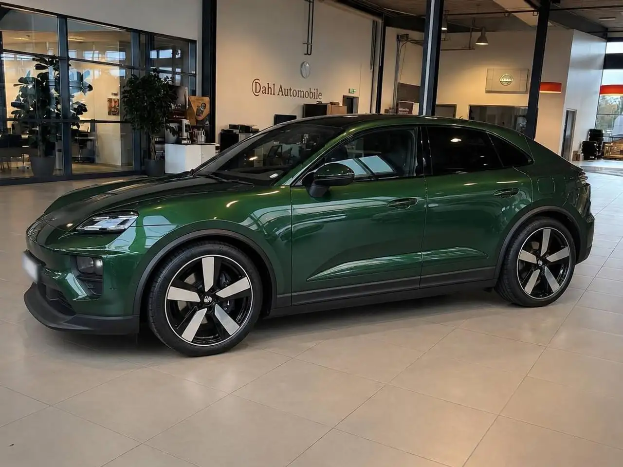 Porsche Macan 4 3