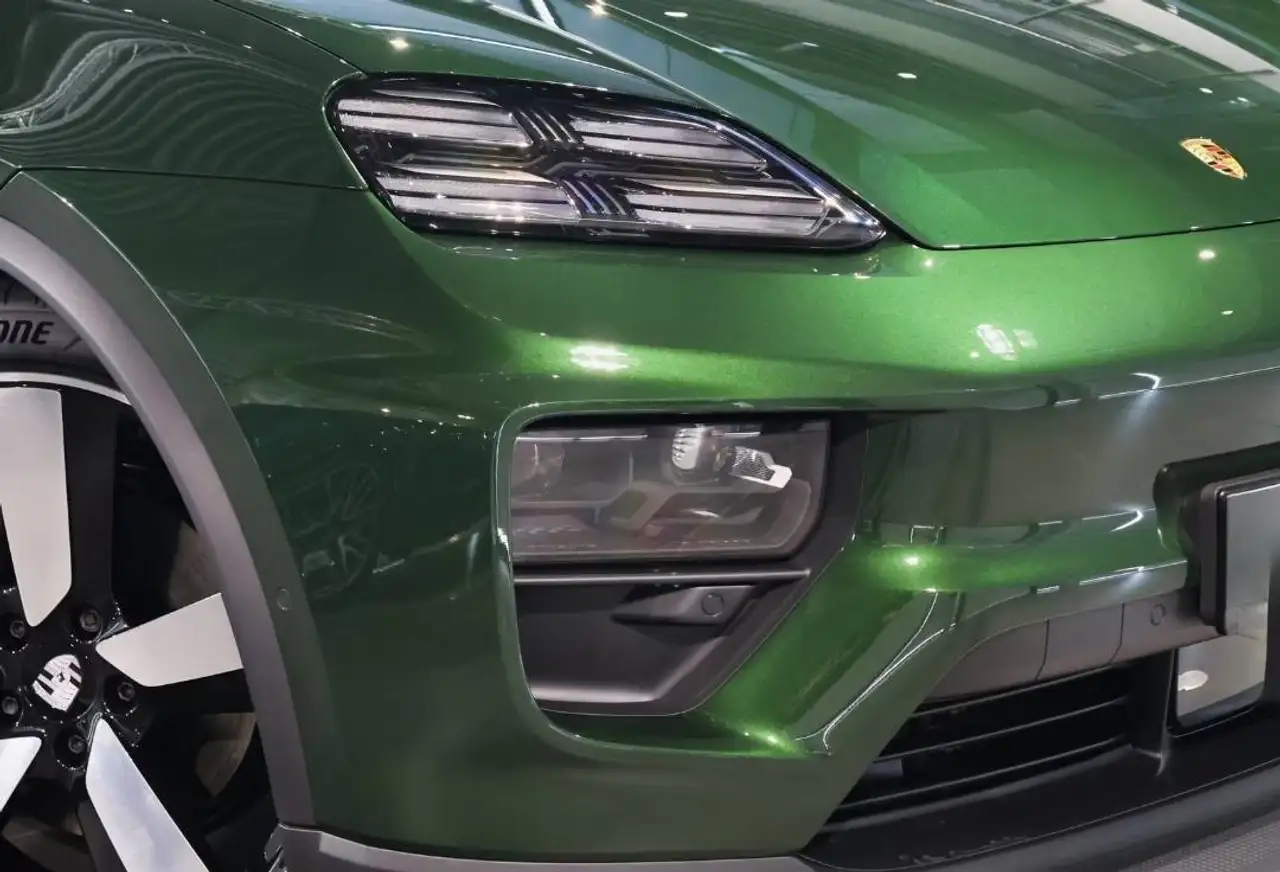 Porsche Macan 4 12
