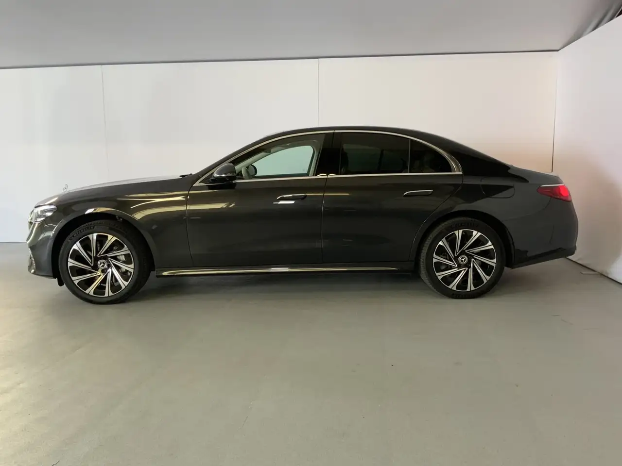 Mercedes-Benz E 300 3