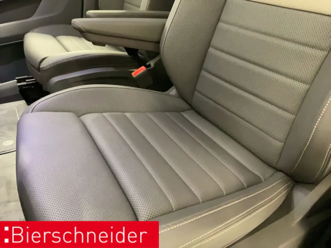 Volkswagen T7 Multivan 10