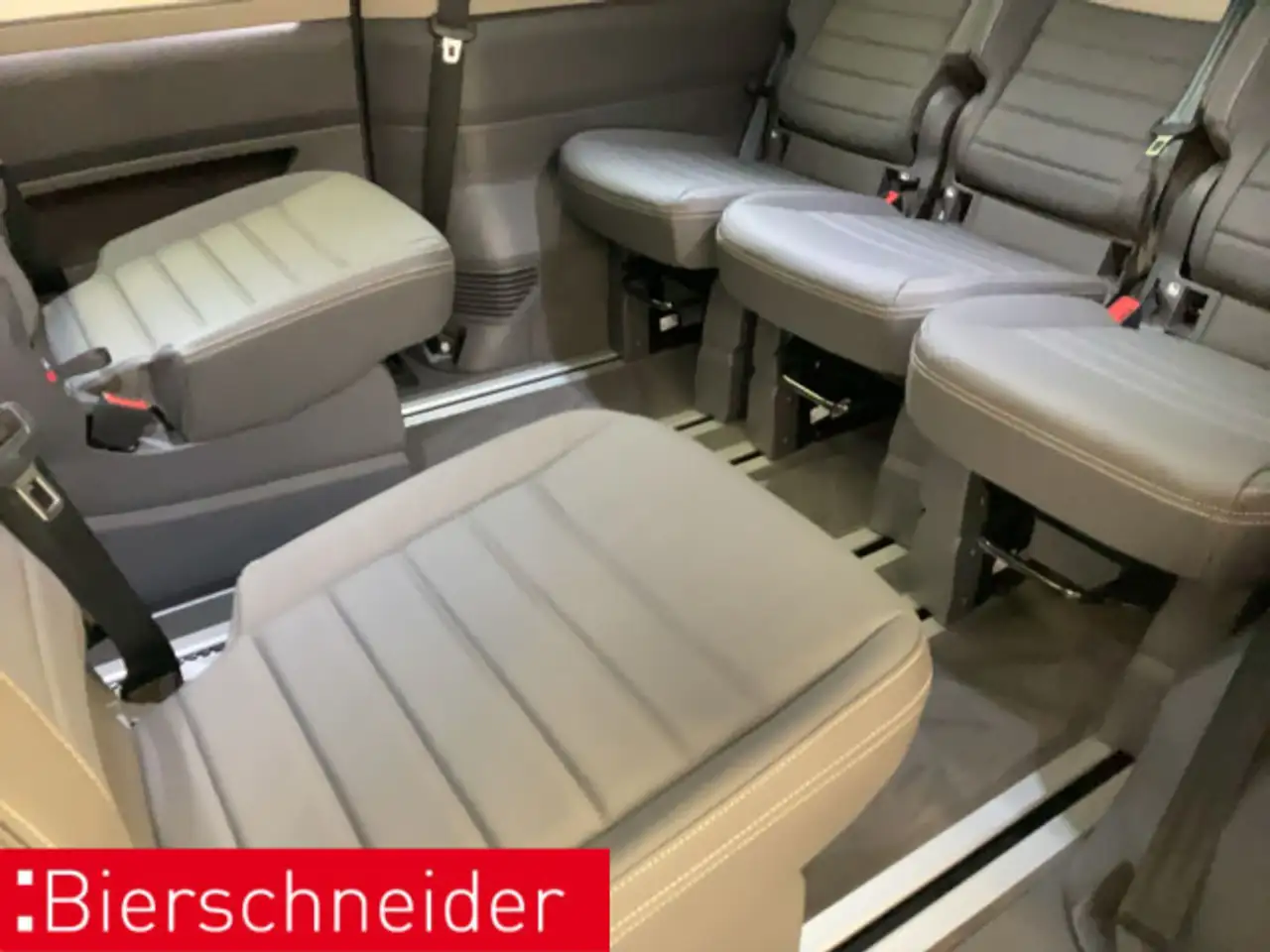 Volkswagen T7 Multivan 13