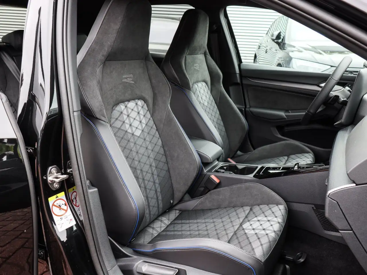 Volkswagen Golf VIII 6