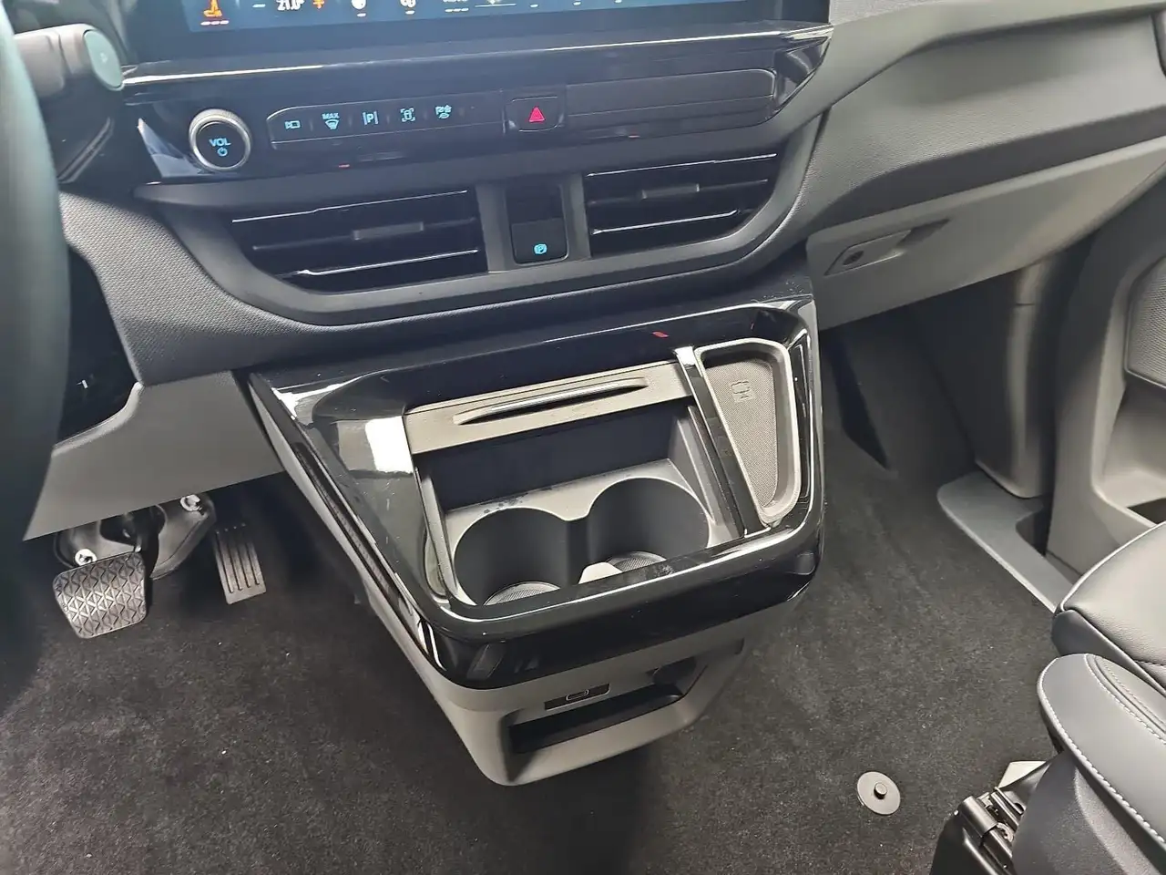 Ford Tourneo 13