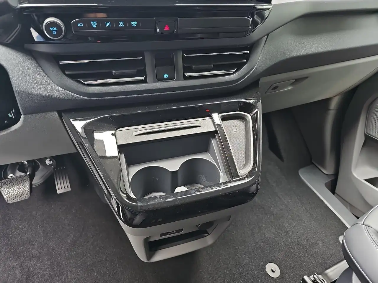 Ford Tourneo 13