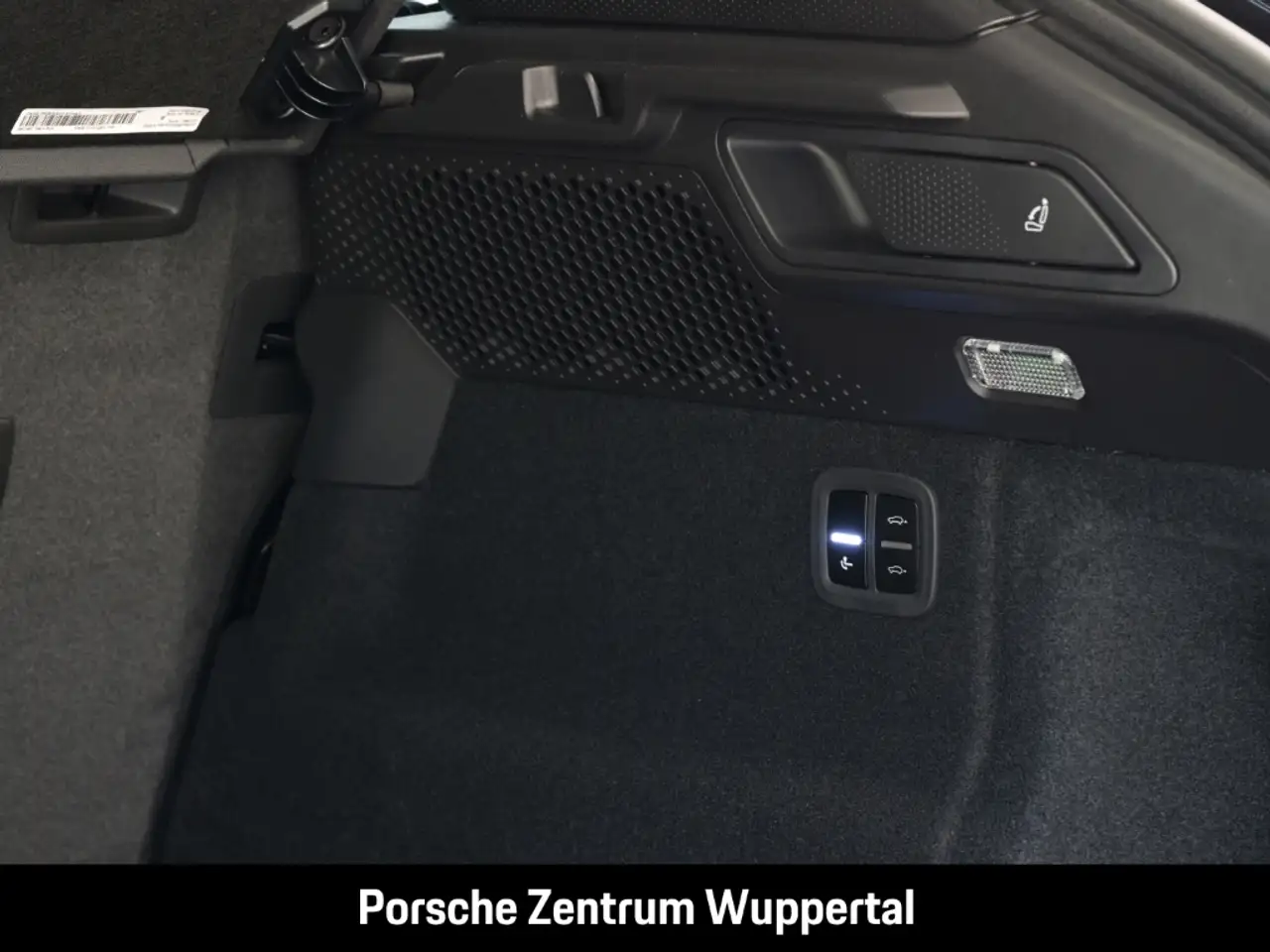 Porsche Macan 4 11
