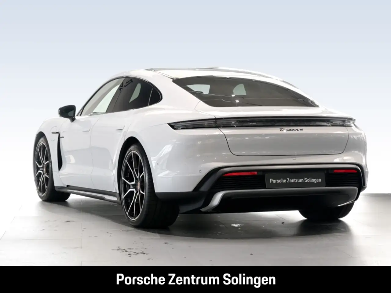 Porsche Taycan 4 3